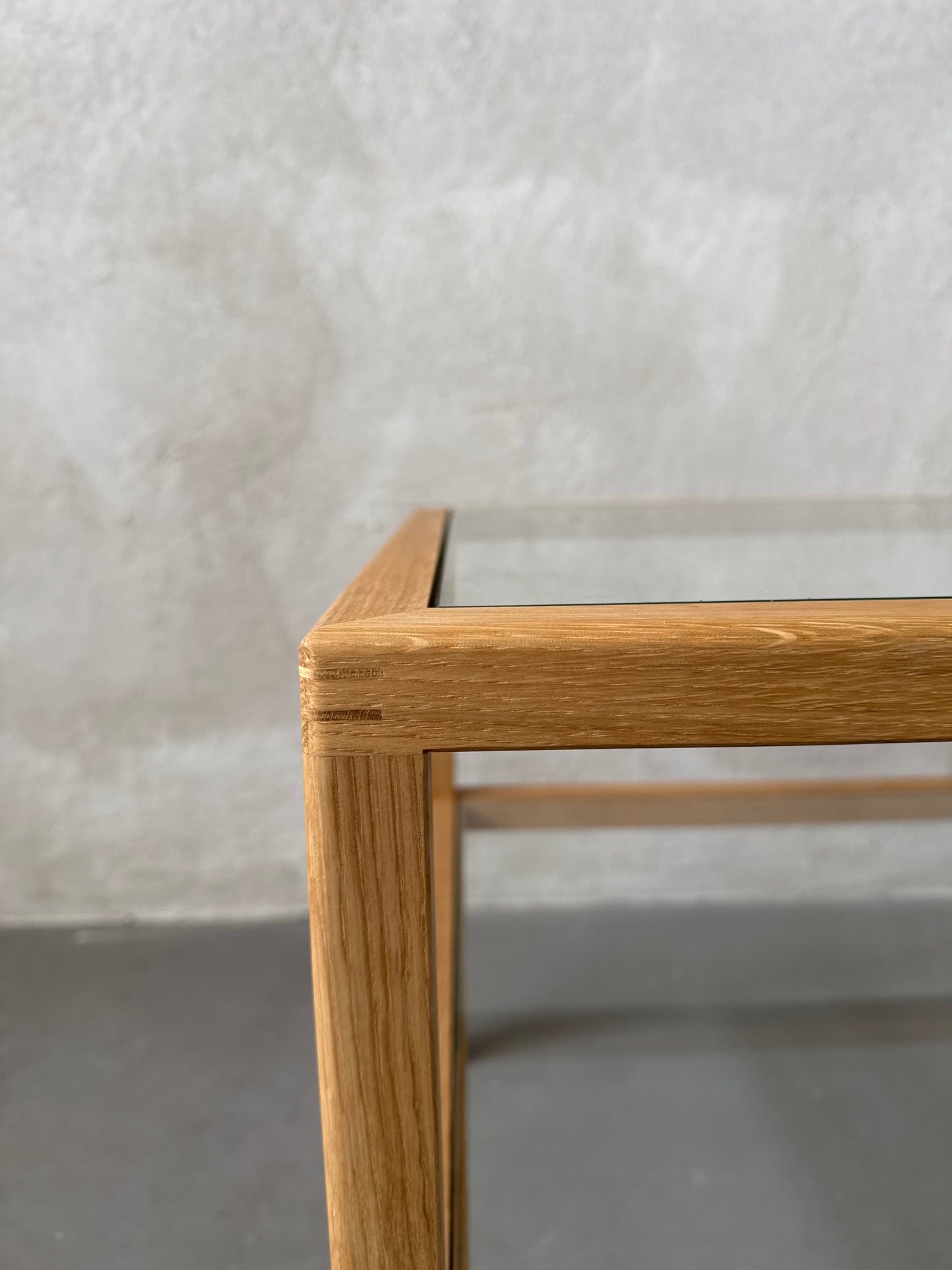 Glasbord prototypserie / mindre bordet